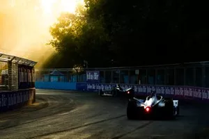 Alexander Sims, BMW I Andretti Motorsports, BMW iFE.18, Jose Maria Lopez, GEOX Dragon Racing, Penske EV-3 