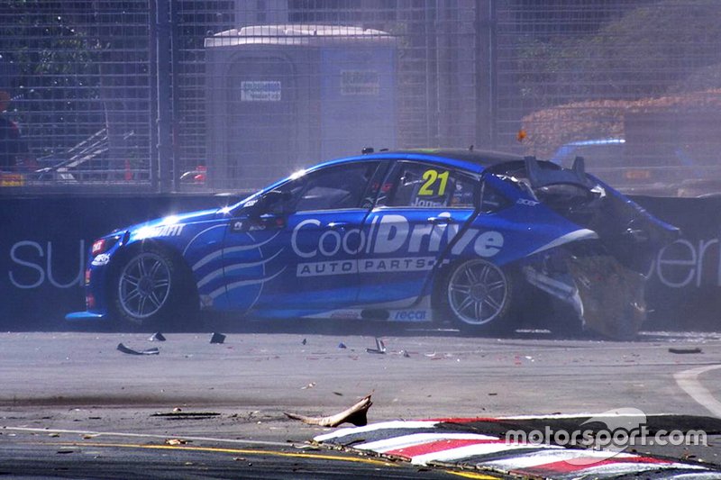 Аварія Маколі Джонса, Brad Jones Racing
