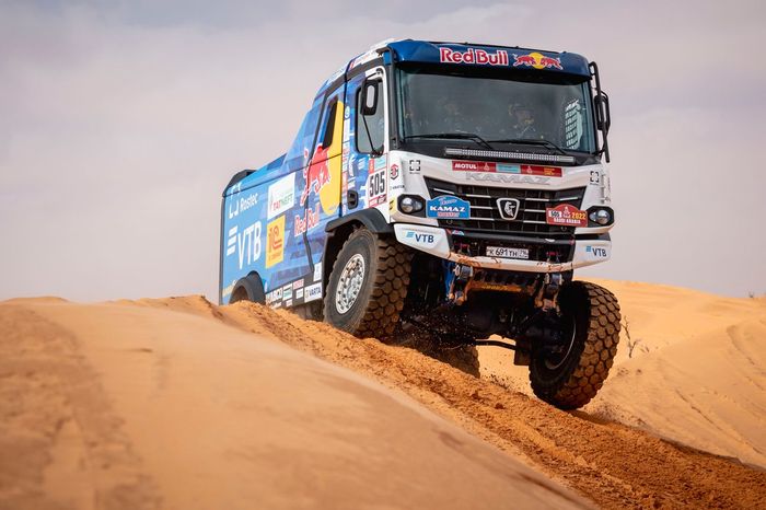 #505 Kamaz - Master: Eduard Nikolaev, Evgenii Iakovlev, Vladimir Rybakov