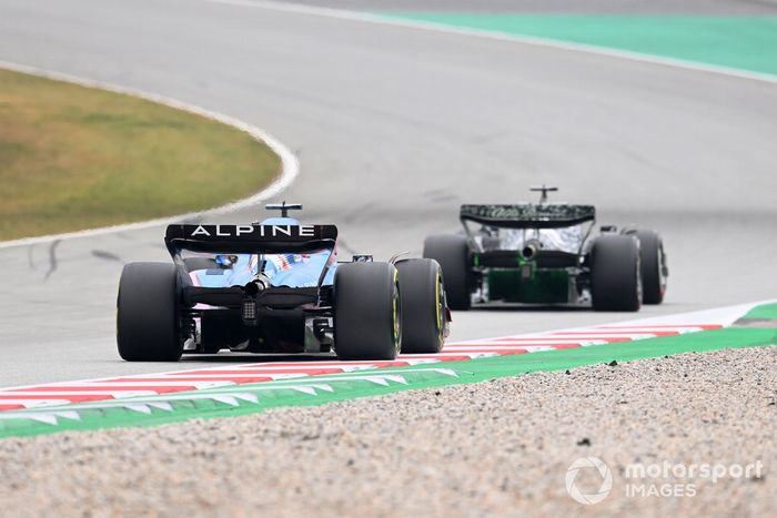 Guanyu Zhou, Alfa Romeo C42, Fernando Alonso, Alpine A522