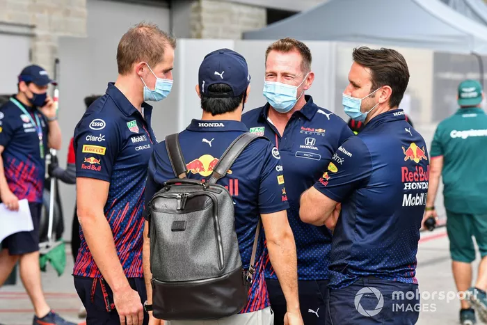 Sergio Pérez, Red Bull Racing y miembros del equipo Red Bull Racing