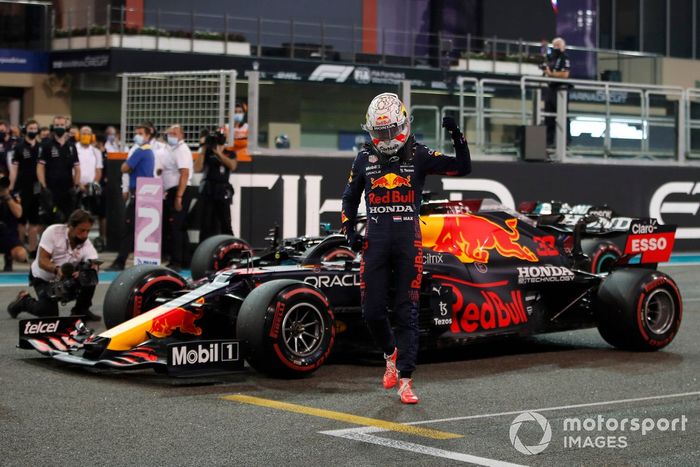 Ganador de la pole Max Verstappen, Red Bull Racing RB16B  
