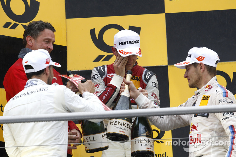 Подіум: Гері Паффетт Mercedes-AMG Team HWA, Mercedes-AMG C63 DTM, Джеймі Грін, Audi Sport Team Rosberg, Audi RS 5 DTM і Марко Віттманн, BMW Team RMG, BMW M4 DTM