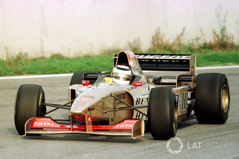 Nigel Mansell tests the Jordan Peugeot