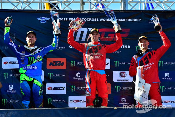 Podio Carrera 2: Jeremy van Horebeek, Yamaha Factory Team; Tim Gajser, Team HRC dan Evgeny Bobryshev, Team HRC