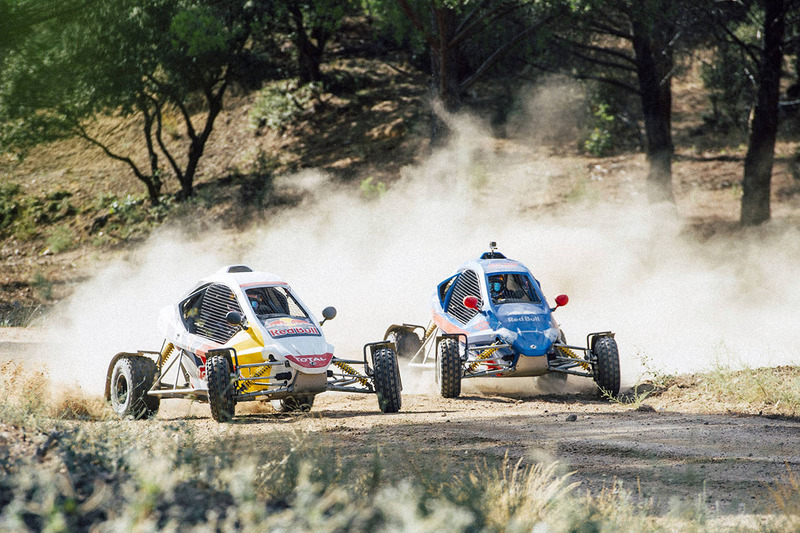 Carlos Sainz and Carlos Sainz Jr. se enfrentan en el circuito de rally de Cebreros