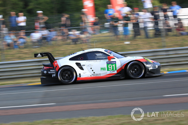 44. №91 Porsche Team Porsche 911 RSR: Рихард Лиц, Фредерик Маковецки, Патрик Пиле