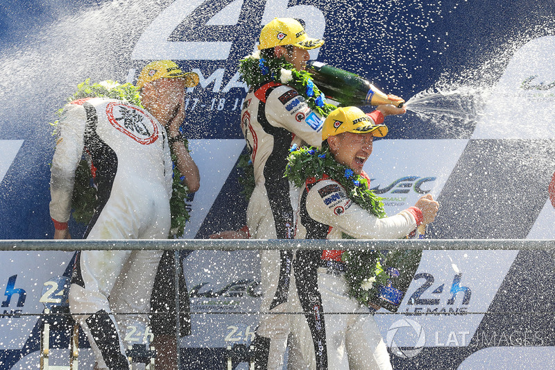 LMP2 podium: winners Ho-Pin Tung, Oliver Jarvis, Thomas Laurent, DC Racing