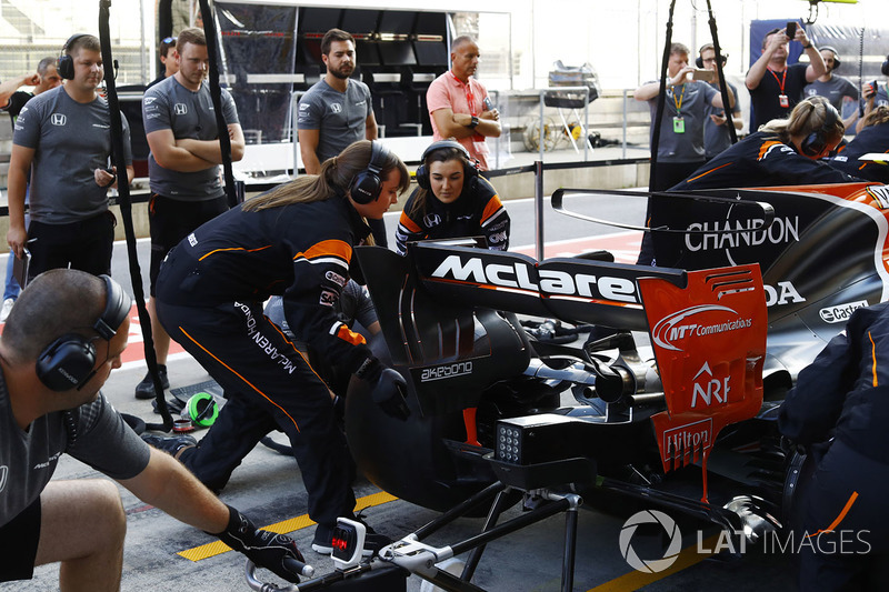 Boxenstopp nur mit Frauen bei McLaren