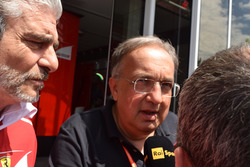Мауріціо Аррівабене, керівник команди Ferrari, і Серджо Маркіонне