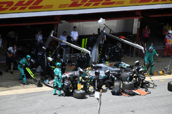 Lewis Hamilton, Mercedes-Benz F1 W08 pitstop