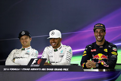 Conférence de presse : Lewis Hamilton, Mercedes AMG F1, le deuxième, Nico Rosberg, Mercedes AMG F1, le troisième, Daniel Ricciardo, Red Bull Racing