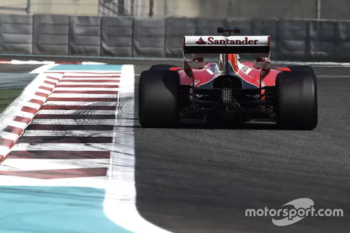 Kimi Raikkonen, Ferrari, probando los nuevos neumáticos Pirelli de 2017