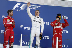 Подіум: переможець гонки Валттері Боттас, Mercedes AMG F1, друге місце Себастьян Феттель, Ferrari, т