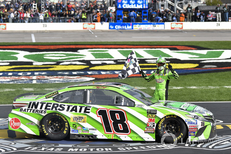 Race winner Kyle Busch, Joe Gibbs Racing Toyota