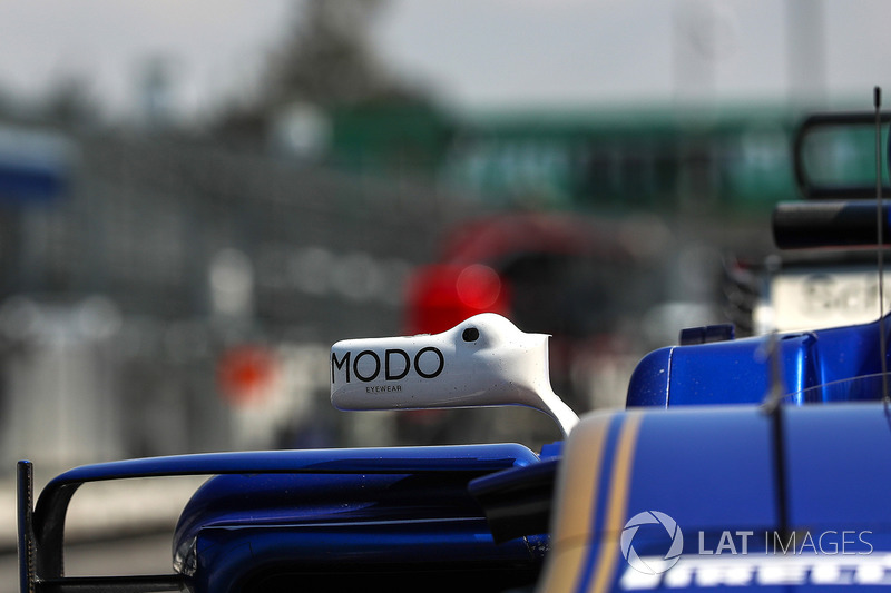 Sauber C36 detalle del espejo de ala