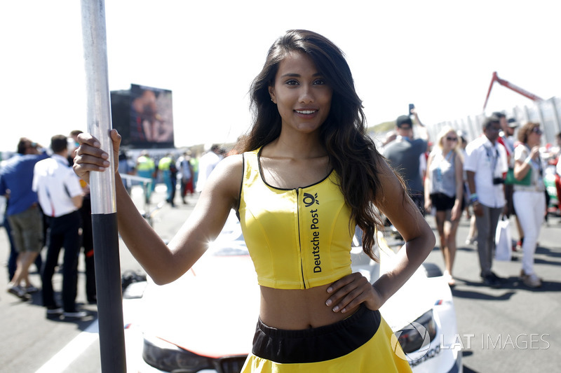 La grid girl di Augusto Farfus, BMW Team RMG