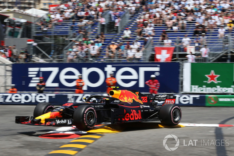 Max Verstappen, Red Bull Racing RB14 hits the barrier and crashes