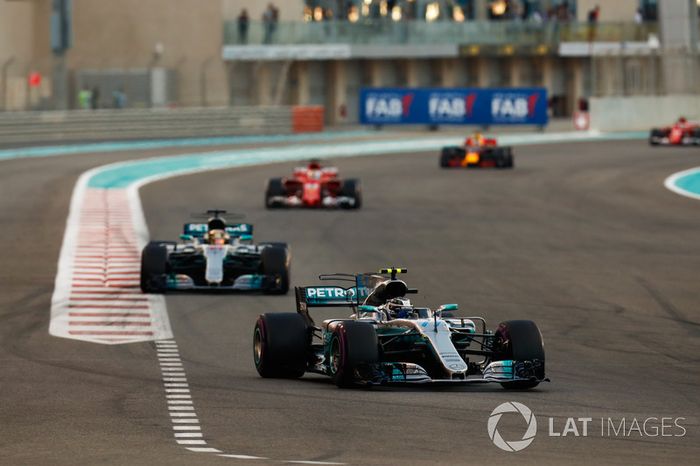 Valtteri Bottas, Mercedes AMG F1 W08, Lewis Hamilton, Mercedes AMG F1 W08, Sebastian Vettel, Ferrari SF70H