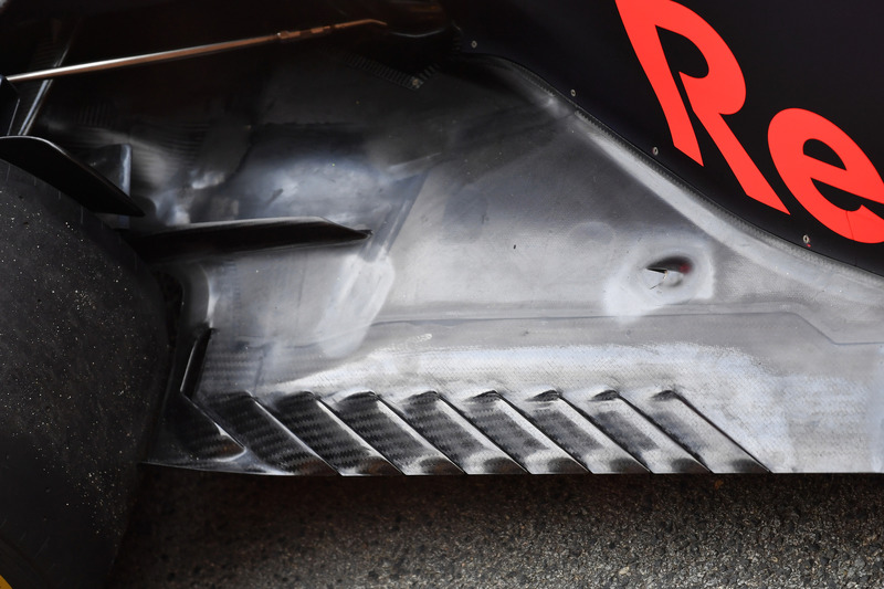 Red Bull Racing RB14 arka taban detayı