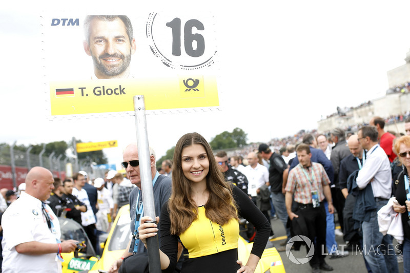 La grid girl di Timo Glock, BMW Team RMG