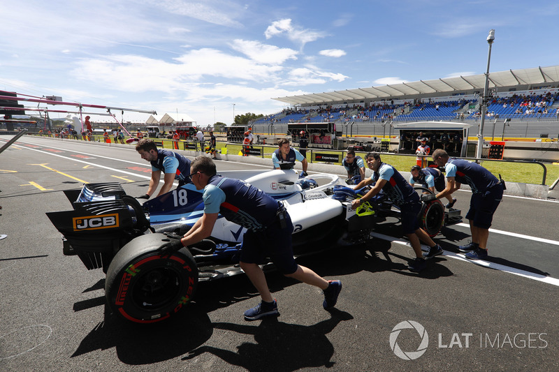 Lance Stroll, Williams FW41, is returned to the garage