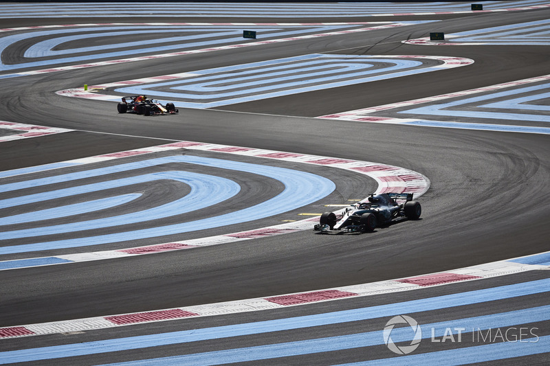 Lewis Hamilton, Mercedes AMG F1 W09, Daniel Ricciardo, Red Bull Racing RB14