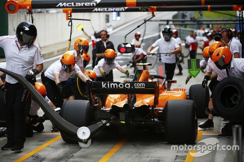 Stoffel Vandoorne, McLaren, makes a pit stop