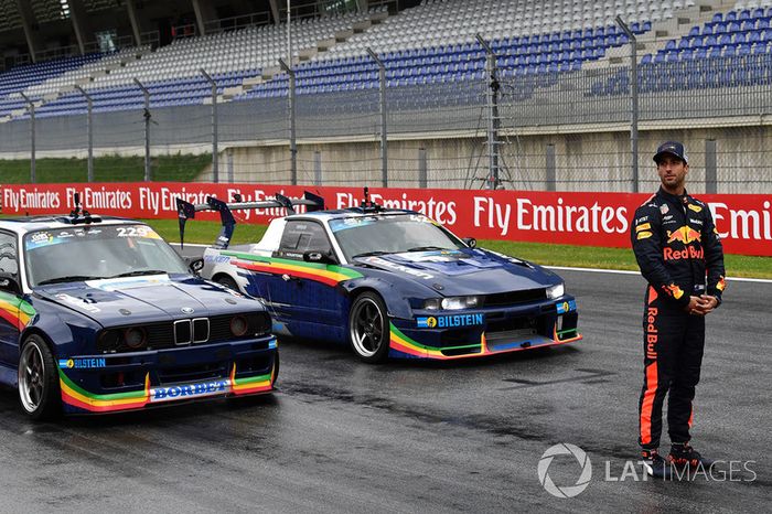 Daniel Ricciardo, Red Bull Racing y coches para derrapaje