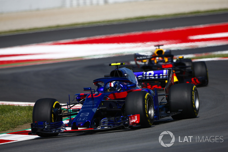 Pierre Gasly, Toro Rosso STR13, Daniel Ricciardo, Red Bull Racing RB14