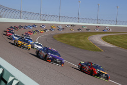 Martin Truex Jr., Furniture Row Racing Toyota, Denny Hamlin, Joe Gibbs Racing Toyota green flag start