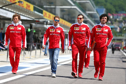 Sebastian Vettel, Ferrari anda el circuito con el equipo
