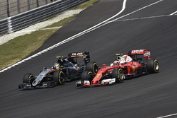 Sergio Perez, Sahara Force India F1 VJM09; Kimi Räikkönen, Ferrari SF16-H
