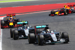 Lewis Hamilton, Mercedes AMG F1 W07 Hybrid, in der Aufwärmrunde