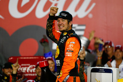 Sieger Martin Truex Jr., Furniture Row Racing Toyota