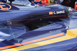 Dettaglio delle feritoie dell'abitacolo di Carlos Sainz Jr., Scuderia Toro Rosso STR11