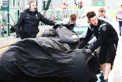 De Mercedes AMG F1 W07 Hybrid van Nico Rosberg, Mercedes AMG F1 Team na crash