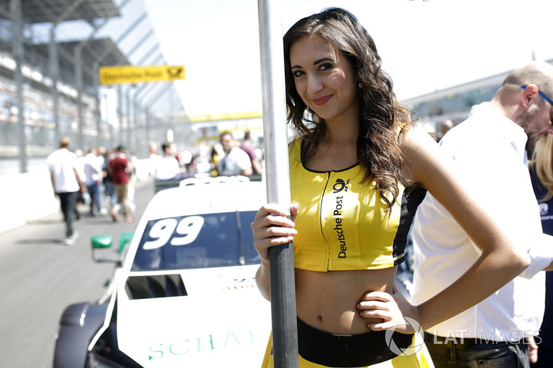 Grid girl of Mike Rockenfeller, Audi Sport Team Phoenix