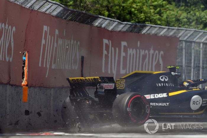 Carlos Sainz, Renault Sport F1 Team R.S. 18 golpea el muro en los libres 2 de Canadá