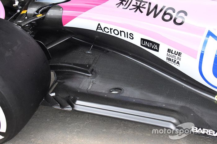 O assoalho revisado do VJM11 da Force India agora apresenta dois orifícios longitudinais e dois de 45 graus à frente do pneu, em vez dos dez espaços angulares usados anteriormente.