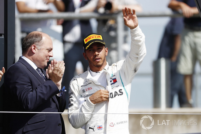 Lewis Hamilton, Mercedes AMG F1, festeggia sul podio