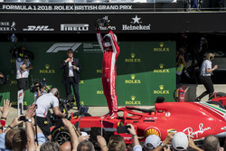 Sebastian Vettel, Ferrari, festeggia nel parco chiuso