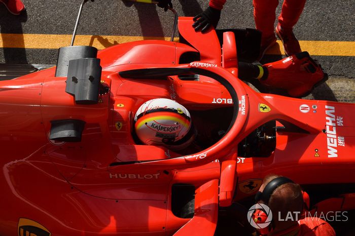 Sebastian Vettel, Ferrari SF71H con los espejos en el Halo