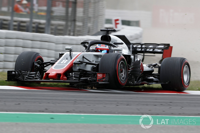 Romain Grosjean, Haas F1 Team VF-18 melindas kerb berlebihan