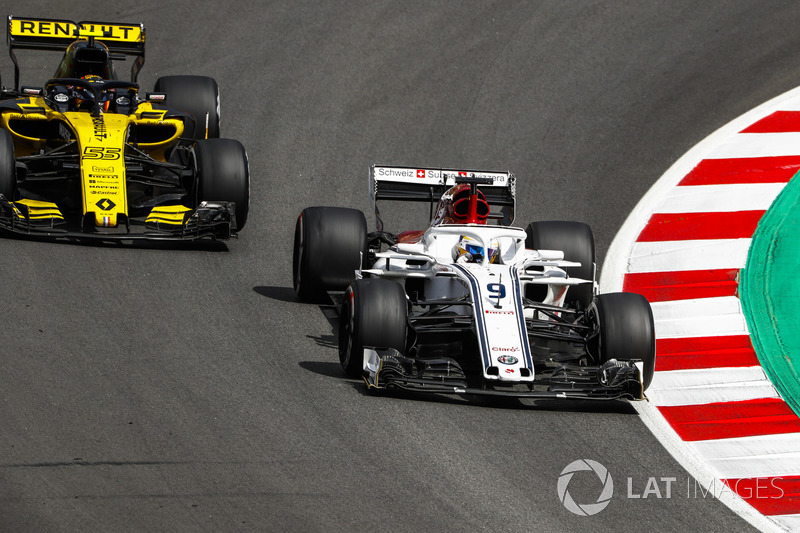 Marcus Ericsson, Sauber C37, Carlos Sainz Jr., Renault Sport F1 Team R.S. 18