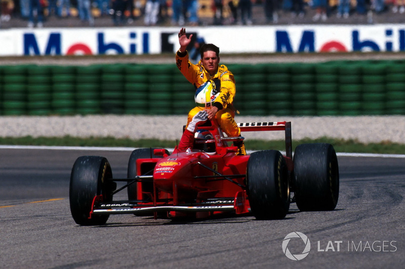 Hockenheim 1997 : Michael Schumacher (Ferrari) carica Giancarlo Fisichella (Jordan)