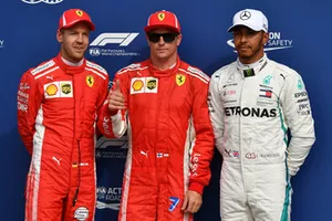 Sebastian Vettel, Ferrari, Kimi Raikkonen, Ferrari et Lewis Hamilton, Mercedes AMG F1 dans le Parc Fermé