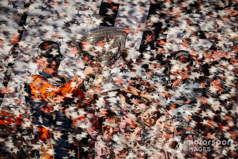 Scott Dixon, Chip Ganassi Racing Honda con su esposa Emma y sus hijas Tilly y Poppy