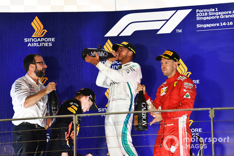 Podio: segundo lugar Max Verstappen, Red Bull Racing, ganador de la carrera Lewis Hamilton, Mercedes AMG F1 y tercer lugar Sebastian Vettel, Ferrari