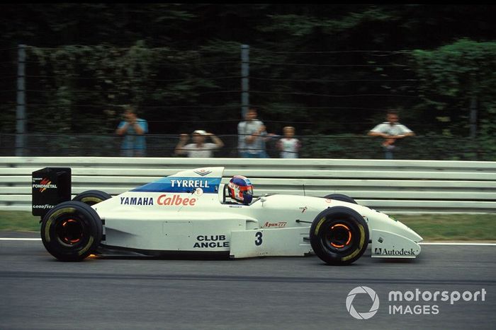 美しきF1マシン：「日本人が”夢”を見た、白い流星」ティレル022